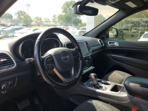 Used 2022 Jeep Grand Cherokee Laredo X RWD image 18