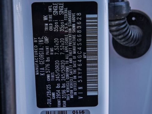 Used 2025 Kia Telluride S image 37