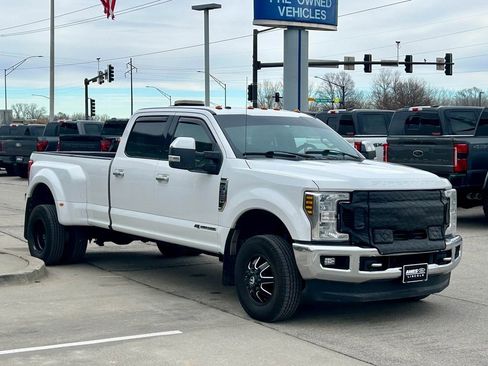 Used 2019 Ford F350 XLT w/ XLT Premium Package image 6