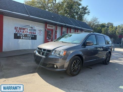 Used 2017 Dodge Grand Caravan SXT image 1