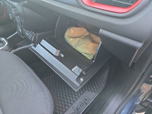 Used 2023 Jeep Renegade Trailhawk w/ Sun/Sound Group image 78