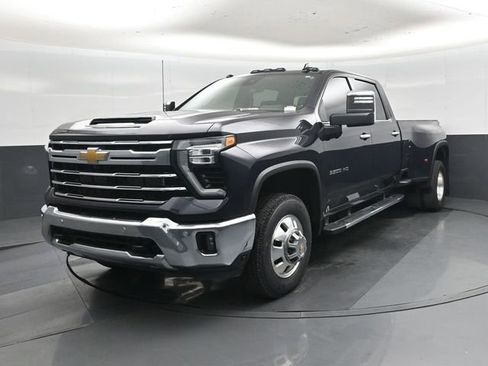 Used 2024 Chevrolet Silverado 3500 LTZ w/ LTZ Plus Package AWD/4WD image 8