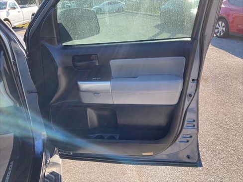 Used 2018 Toyota Sequoia SR5 image 32