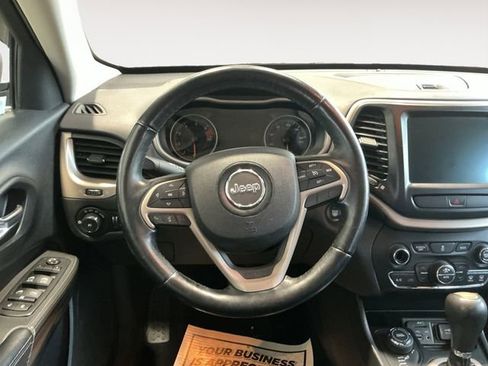 Used 2017 Jeep Cherokee Limited image 10