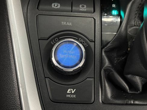 Used 2020 Toyota RAV4 XSE AWD/4WD image 36