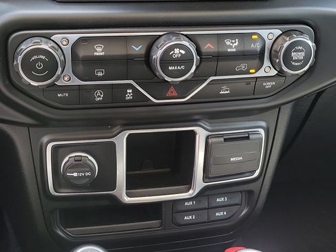 Used 2022 Jeep Gladiator Sport AWD/4WD image 34