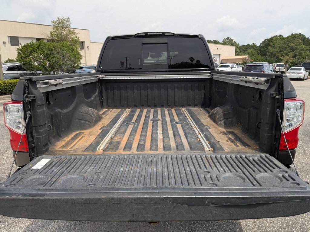 Used 2019 Nissan Titan SL w/ Midnight Edition AWD/4WD image 32
