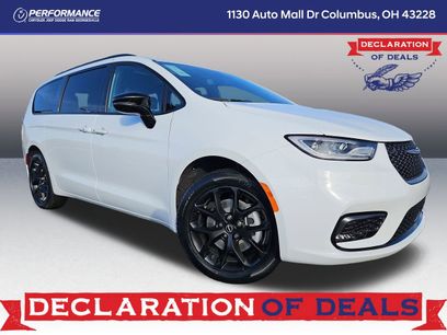 New 2026 Chrysler Pacifica Select