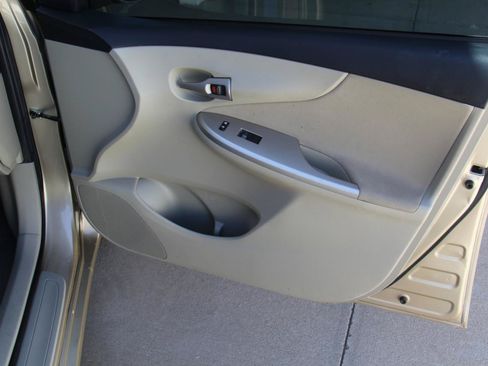 Used 2012 Toyota Corolla LE FWD image 22