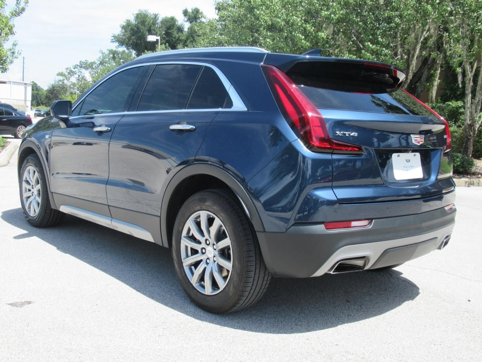 Used 2020 Cadillac XT4 Premium Luxury w/ Driver Awareness Package FWD image 4