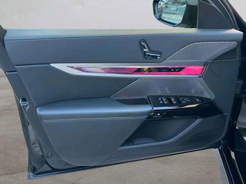 Used 2023 BMW 760i xDrive w/ Parking Assistance Package image 23