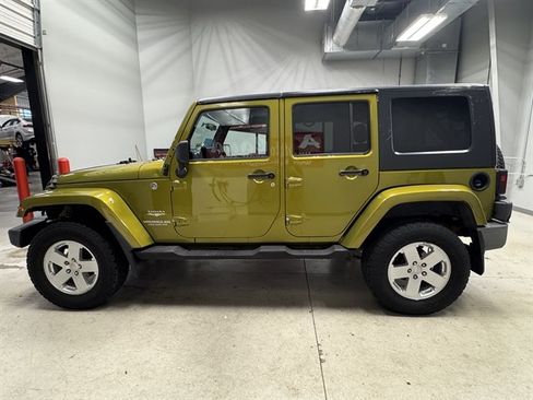 Used 2007 Jeep Wrangler Unlimited Sahara w/ Dual Top Group AWD/4WD image 5