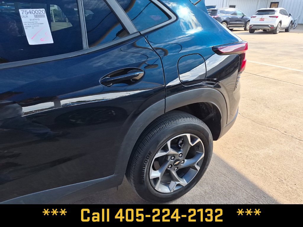 Used 2026 Chevrolet Trax LT FWD image 9