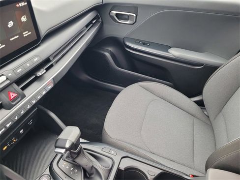 Used 2025 Kia K4 LXS image 10