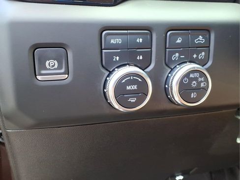 Used 2024 GMC Sierra 2500 Denali Ultimate AWD/4WD image 12