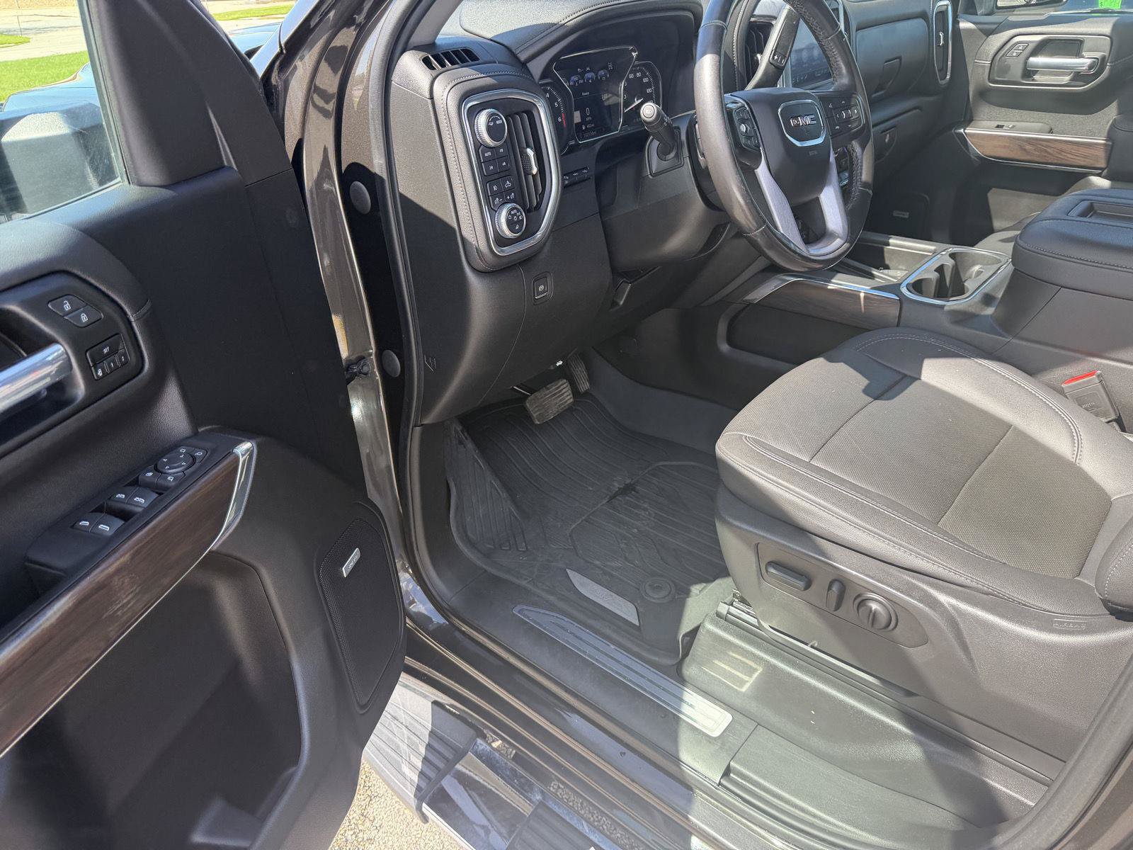 Used 2021 GMC Sierra 1500 SLT w/ Technology Package AWD/4WD image 11