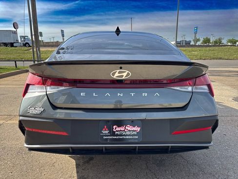 Used 2025 Hyundai Elantra Sport image 5