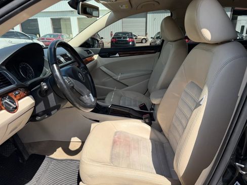 Used 2012 Volkswagen Passat 3.6 SEL Premium image 2