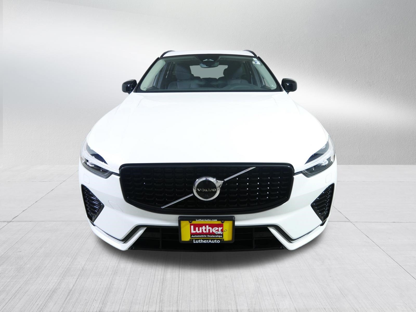 Used 2023 Volvo XC60 B5 Plus w/ Climate Package AWD/4WD image 2