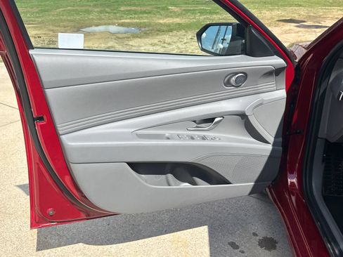Used 2025 Hyundai Elantra Sport FWD image 10