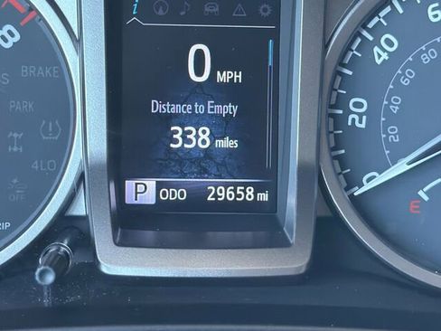 Used 2021 Toyota Tacoma SR5 AWD/4WD image 29