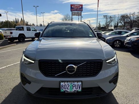 Used 2024 Volvo XC40 B5 Core AWD/4WD image 11