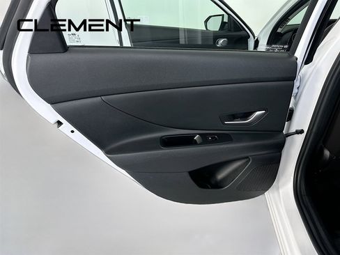Used 2024 Hyundai Elantra SEL FWD image 29