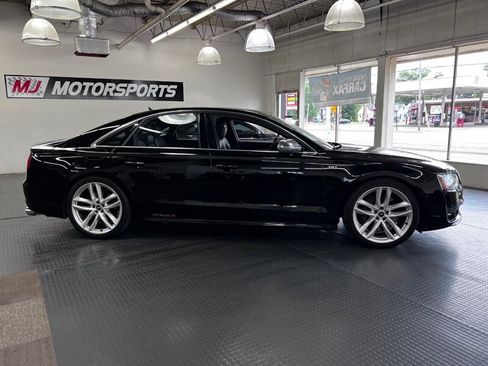 Used 2014 Audi S8 image 9