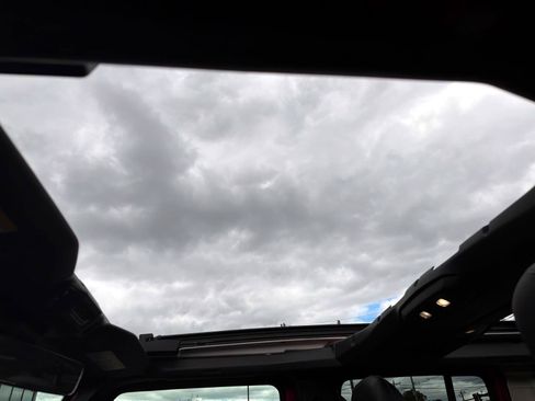 Used 2024 Jeep Wrangler Unlimited Rubicon AWD/4WD image 7