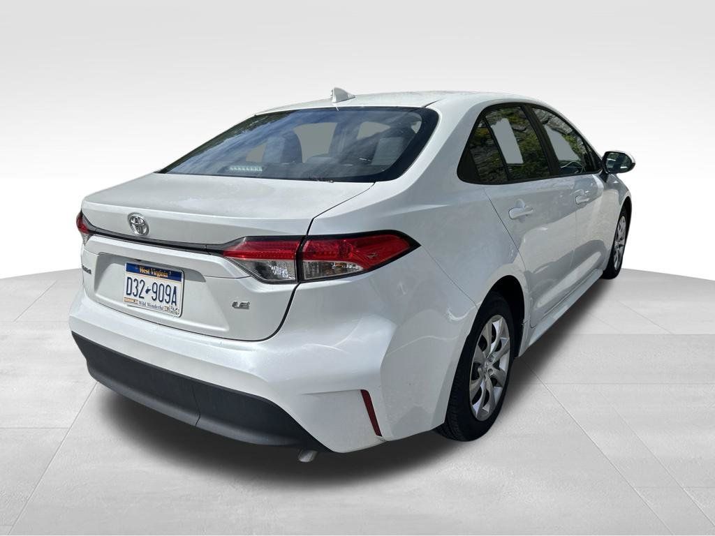 Certified 2025 Toyota Corolla LE FWD image 5