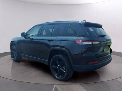 Used 2025 Jeep Grand Cherokee Limited w/ Black Appearance Package