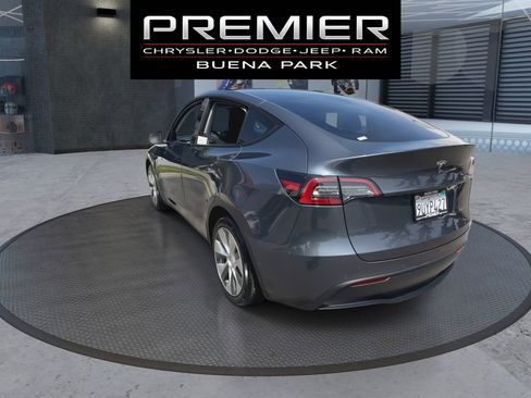 Used 2022 Tesla Model Y Long Range AWD/4WD image 6