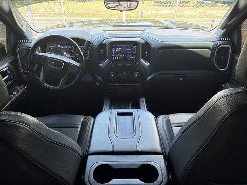 Used 2022 GMC Sierra 2500 Denali w/ Denali Black Diamond Edition AWD/4WD image 11