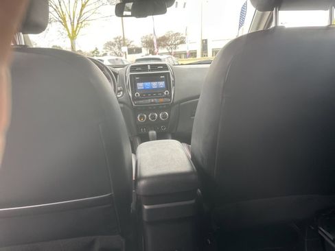 Used 2024 Mitsubishi Outlander Sport SE image 19