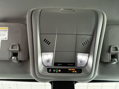 Used 2024 Chevrolet Equinox LT FWD image 16