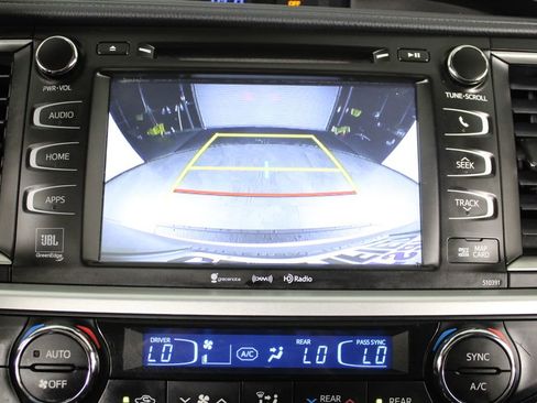 Used 2019 Toyota Highlander Limited image 32