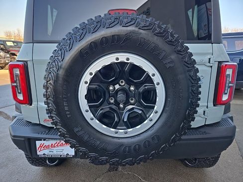 Used 2023 Ford Bronco Badlands w/ Sasquatch Package image 25