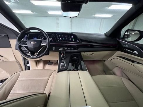 Certified 2024 Cadillac Escalade Premium Luxury w/ Performance Package AWD/4WD image 17