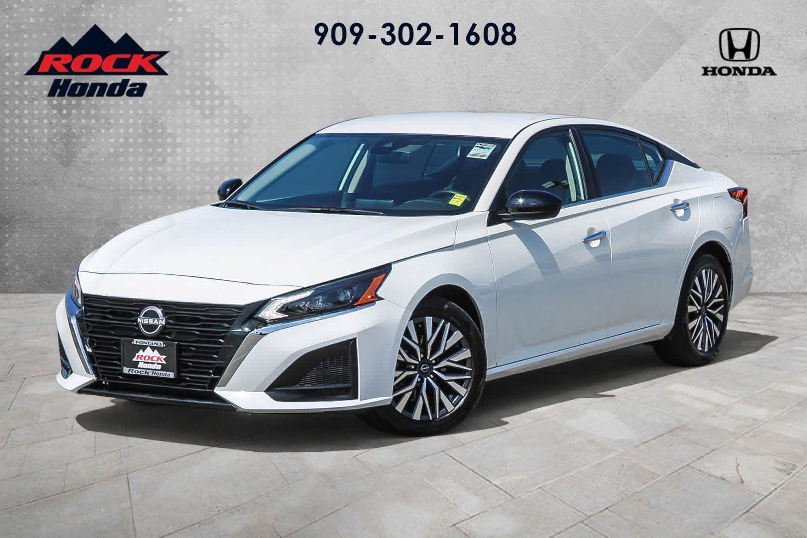 Used 2025 Nissan Altima 2.5 SV FWD image 1