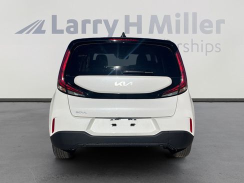 Used 2025 Kia Soul LX image 4