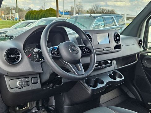 Used 2024 Mercedes-Benz Sprinter 2500 image 12