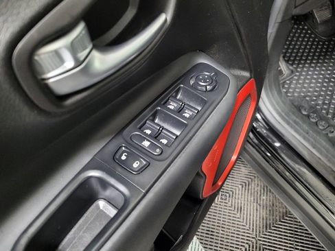 Used 2017 Jeep Renegade Trailhawk image 27