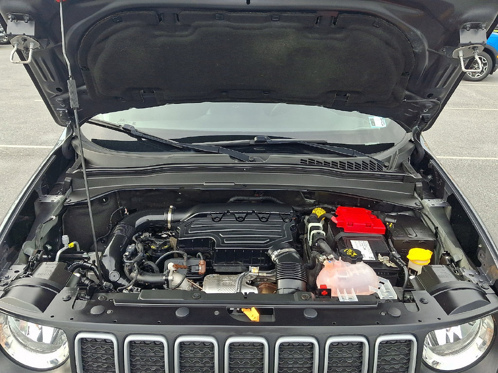 Used 2023 Jeep Renegade Latitude AWD/4WD image 28