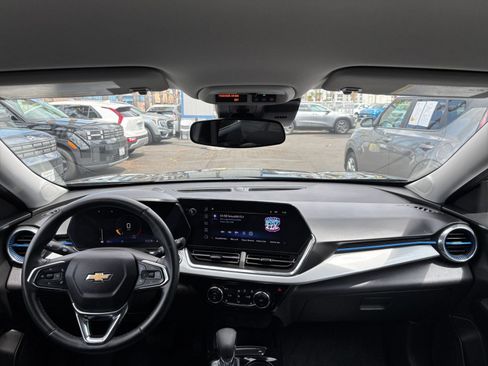 Used 2025 Chevrolet Trax LT w/ LT Convenience Package FWD image 27