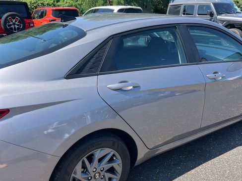 Used 2024 Hyundai Elantra SEL FWD image 9