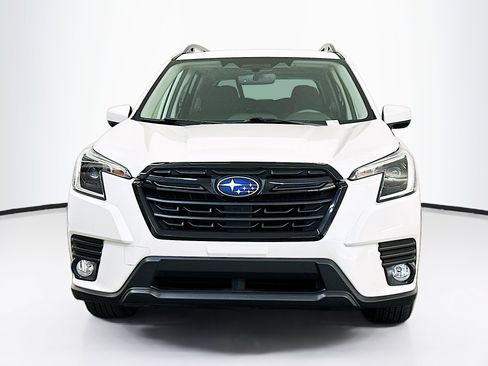 Used 2023 Subaru Forester Premium image 2