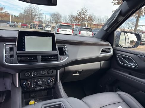 Used 2024 Chevrolet Suburban LT image 29