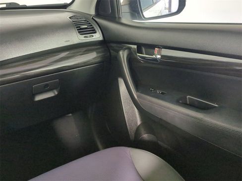 Used 2013 Kia Sorento LX image 18