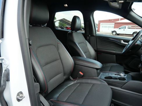 Certified 2023 Ford Escape ST-Line AWD/4WD image 12