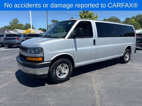 Used 2018 Chevrolet Express 3500 LT w/ LT Preferred Equipment Group RWD image 2